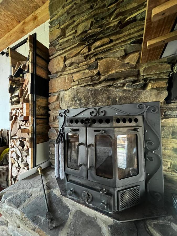 La Cabane D'Helie - Cottage En Pleine Foret - Domaine Du Bonsoy Hastiere-par-dela Eksteriør billede